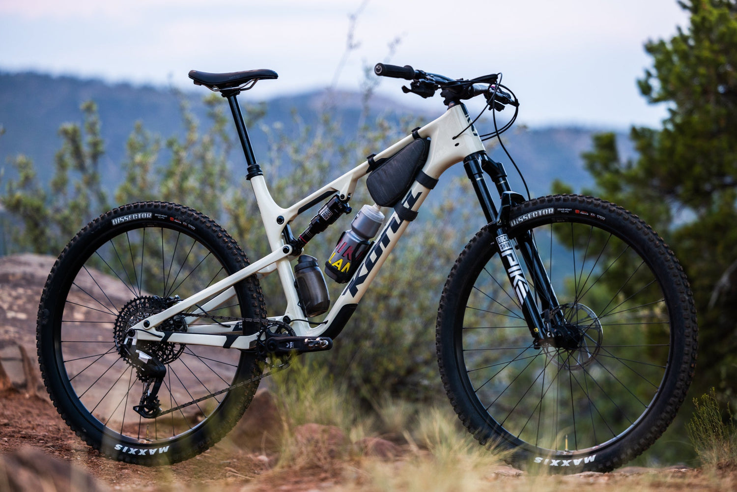 Escape Collective Reviews the Hei Hei CR "Simple, capable, and confident"